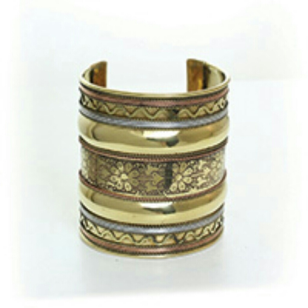 Multiple cuff bracelets - Picture 2 of 7