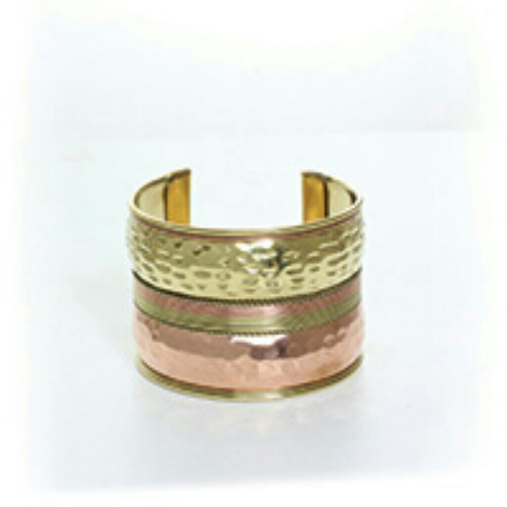 Multiple cuff bracelets - Picture 3 of 7