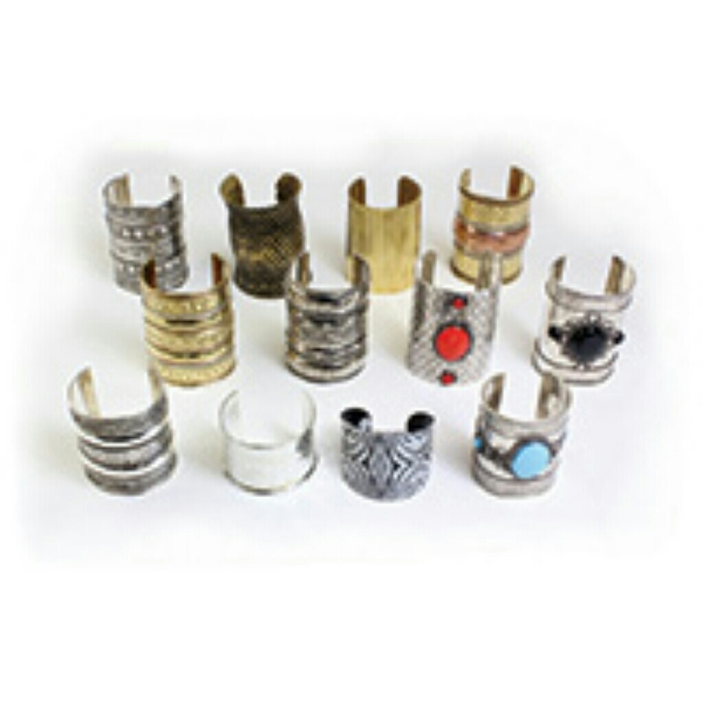 Multiple cuff bracelets - Picture 4 of 7
