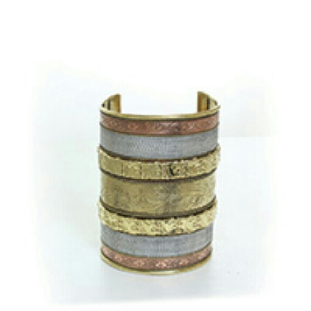 Multiple cuff bracelets - Picture 5 of 7