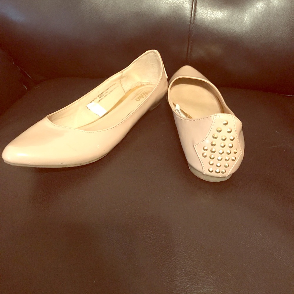 Pointed toe flats