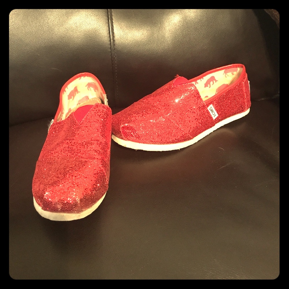 Red glitter toms