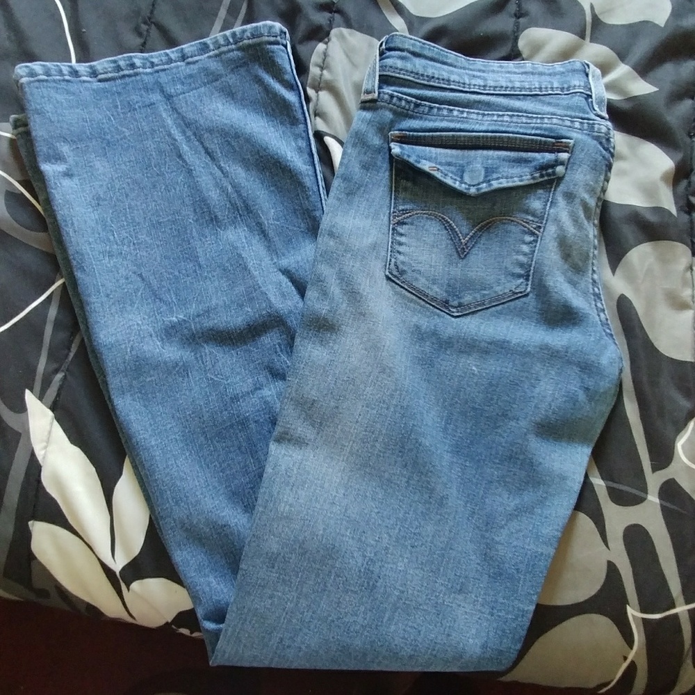 Light blue Levi's Jeans