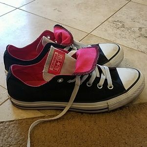 Black/pink Converse