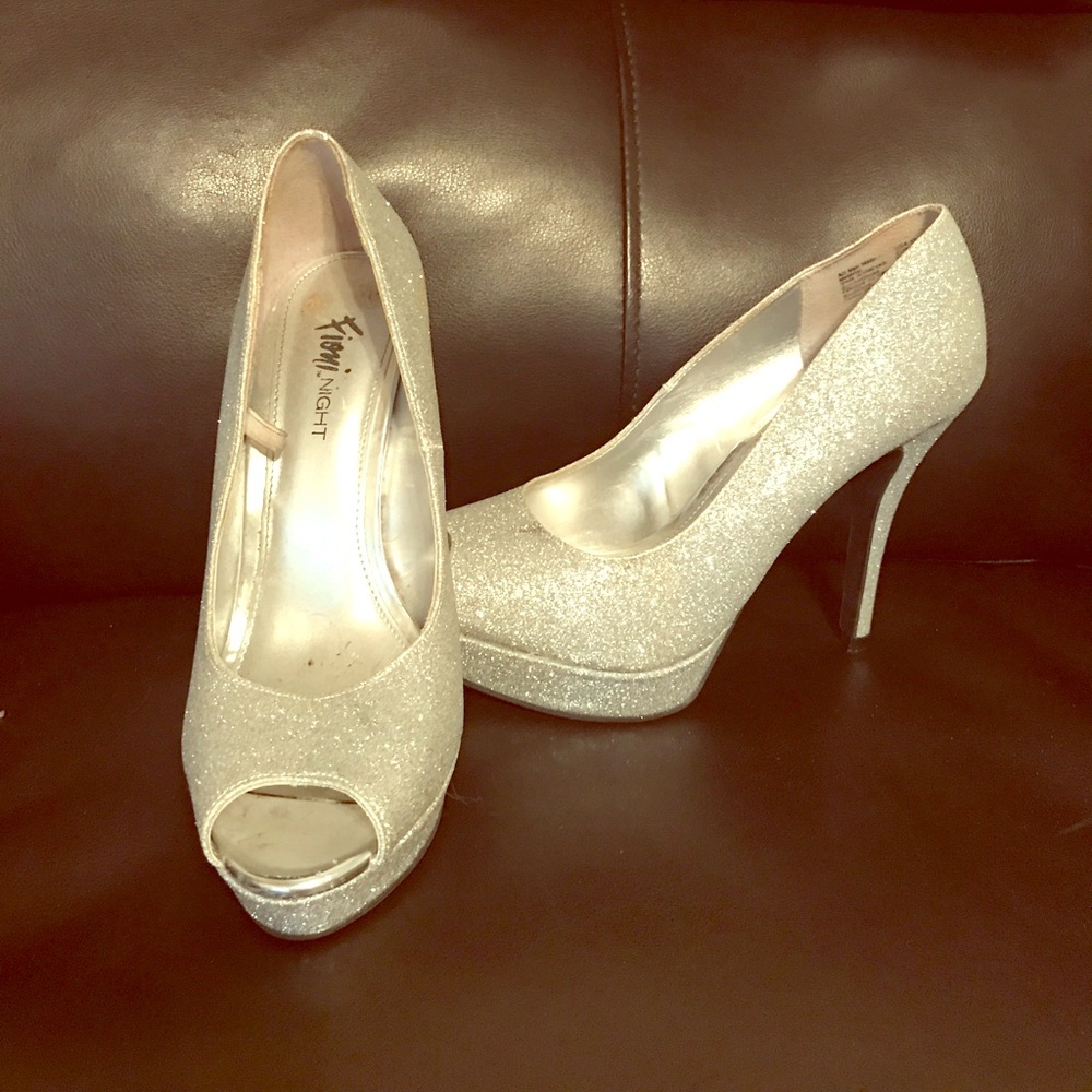 Glittery peep toe