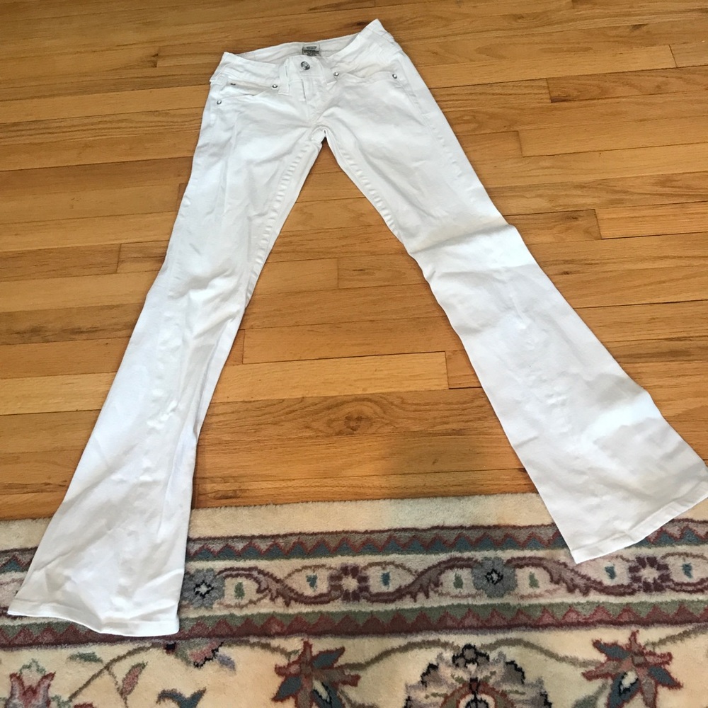 White gem stone pocket flare true religion jeans!