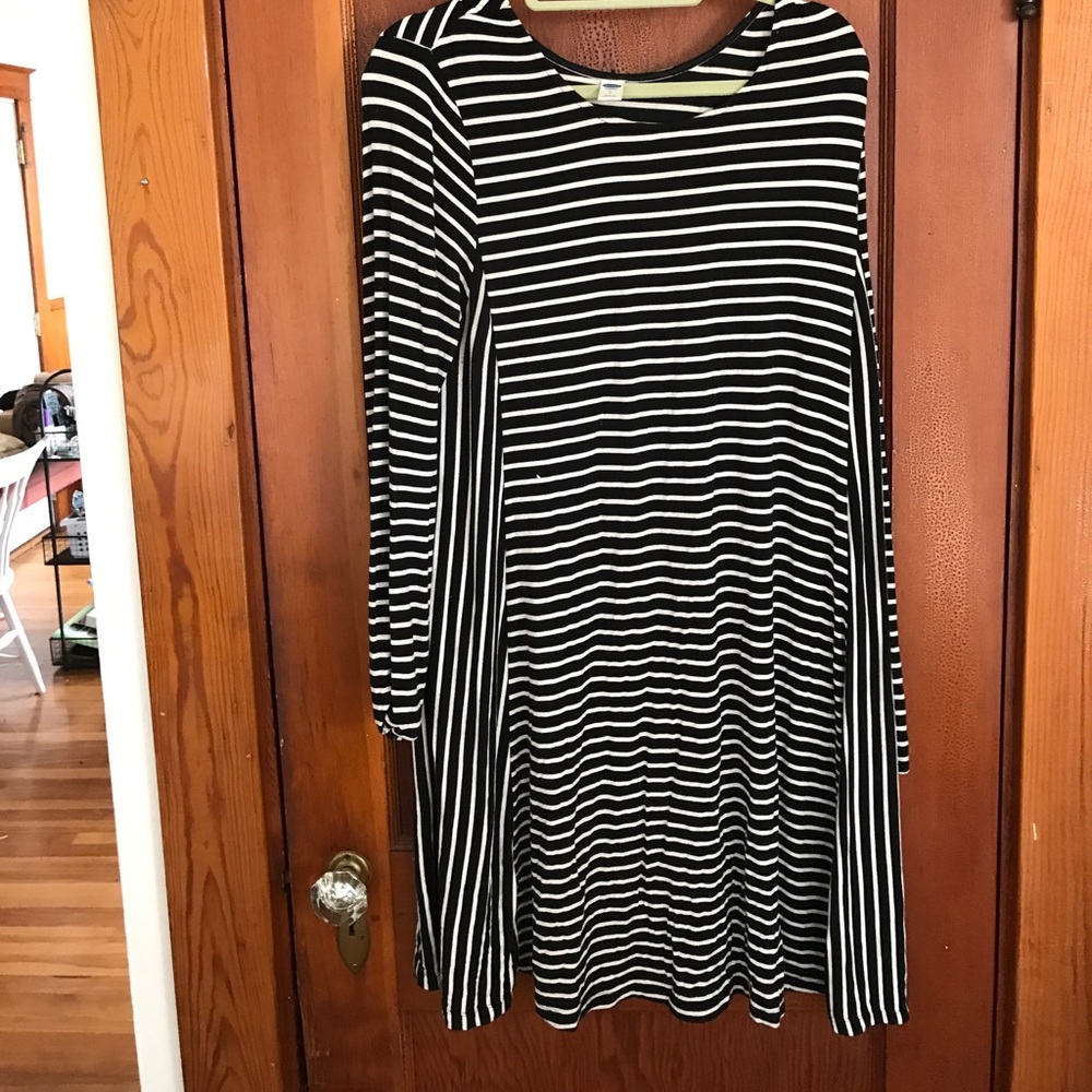 Old navy black and white striped dress