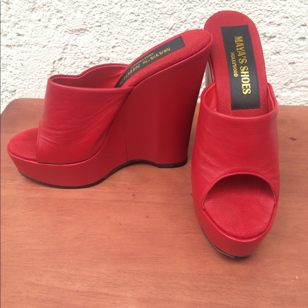 Red Maya's shoes of Hollywood