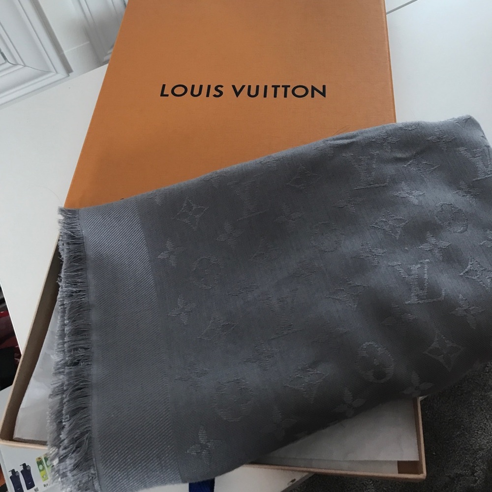 Gray Louis Vuitton Silk Scarf - OFFERS+TRADES