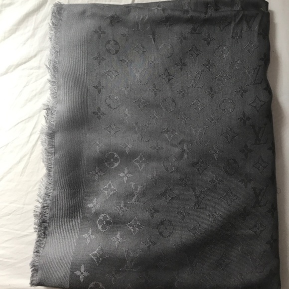 Gray Louis Vuitton Silk Scarf - OFFERS+TRADES