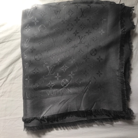 Gray Louis Vuitton Silk Scarf - OFFERS+TRADES