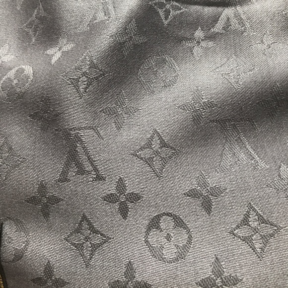 Gray Louis Vuitton Silk Scarf - OFFERS+TRADES