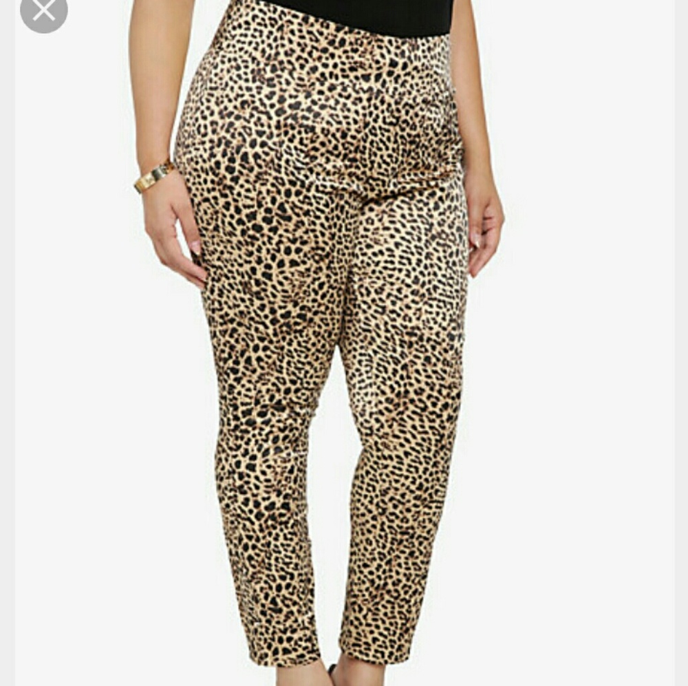 NWT Retro Chic Torrid Leopard Pants