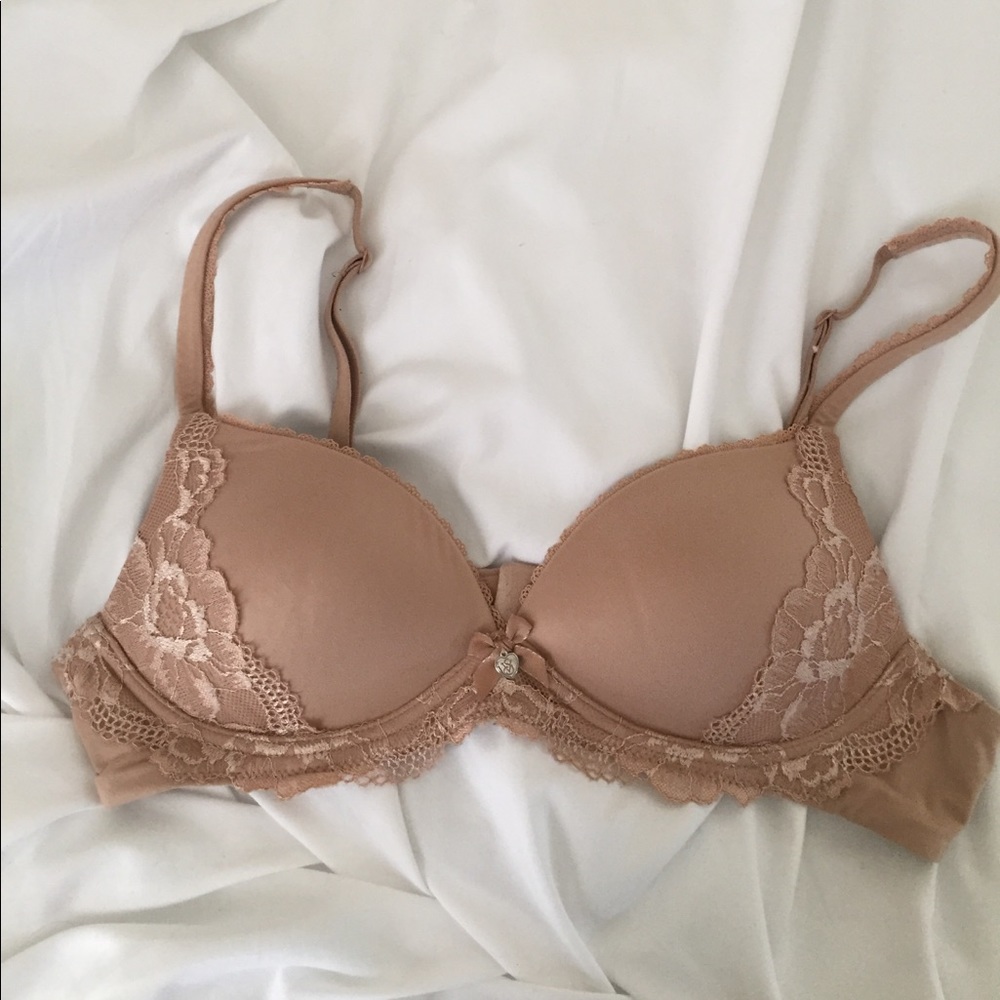 Victoria secret body bra 34a