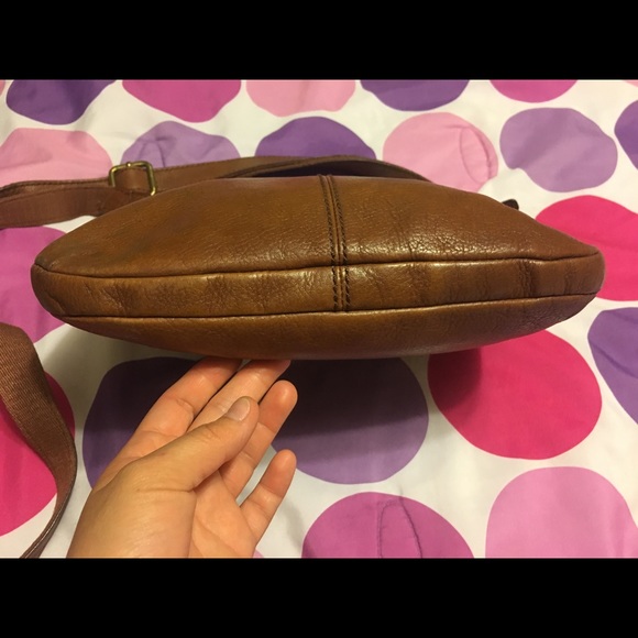 Clearance 🛍 Brown fossil crossbody. - Picture 3 of 5