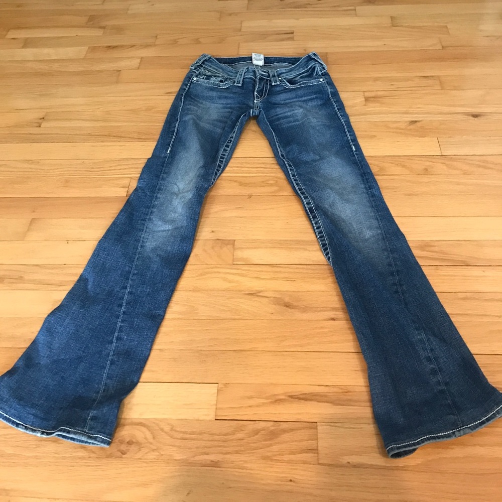 Gem pocket w/ white stitching true religion jeans