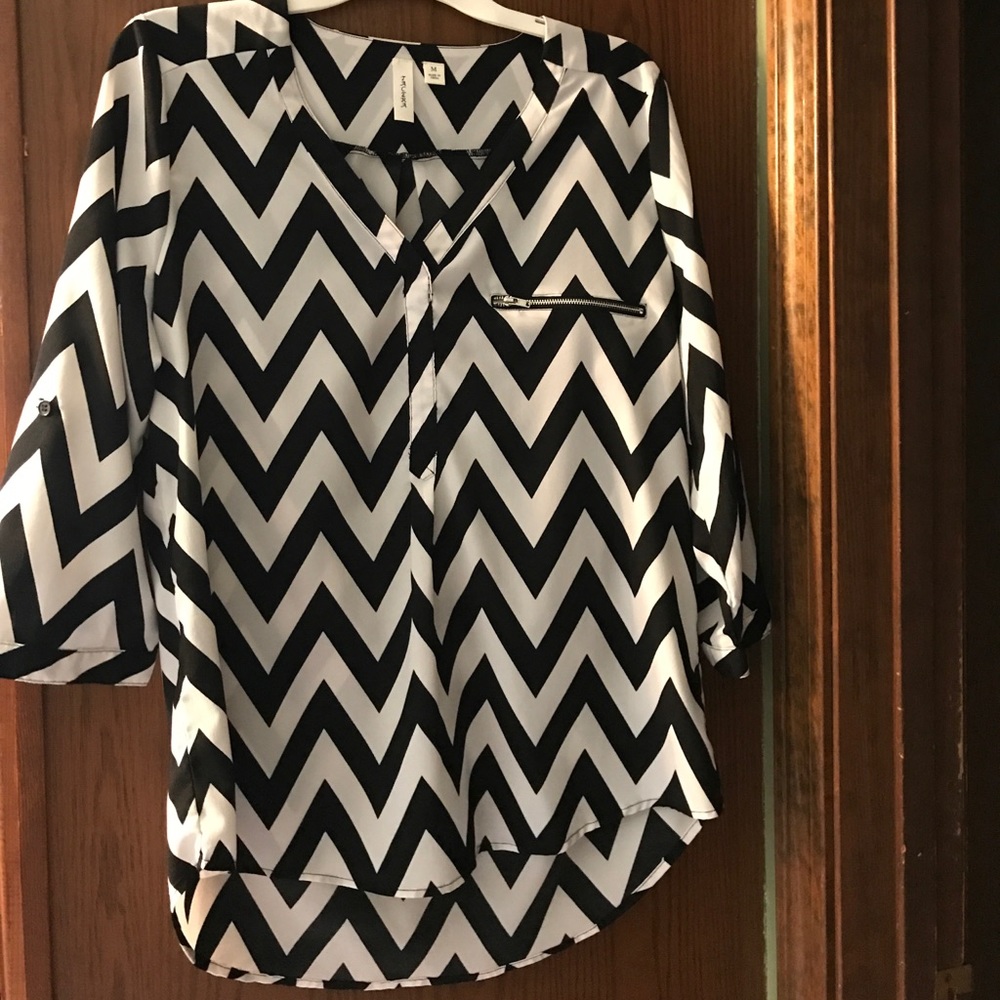 Women's 3/4 sleeve black and white chevron top