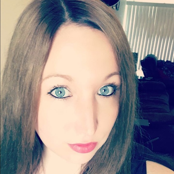 Meet your Posher, Carolynn - Picture 1 of 1