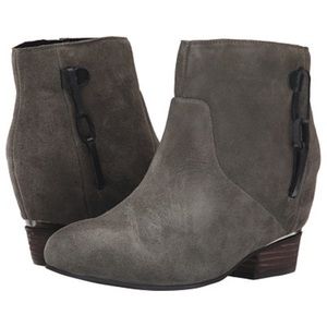 Very Volatile Alice Ladies Boots NWOT 🎉