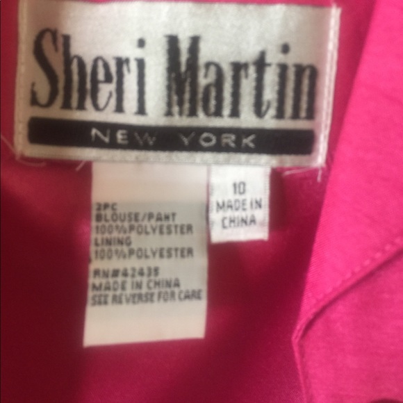 Blouse and pants suit - Picture 2 of 5