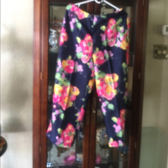 Blouse and pants suit - Picture 4 of 5