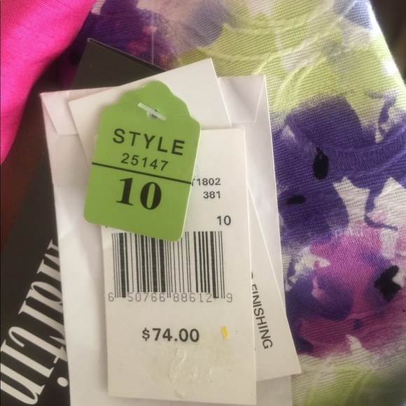 Blouse and pants suit - Picture 5 of 5