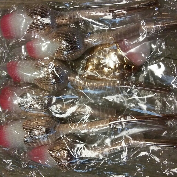 💜HP💜GORGEOUS ROSE MAKEUP BRUSHES - Picture 2 of 3