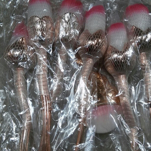💜HP💜GORGEOUS ROSE MAKEUP BRUSHES - Picture 3 of 3