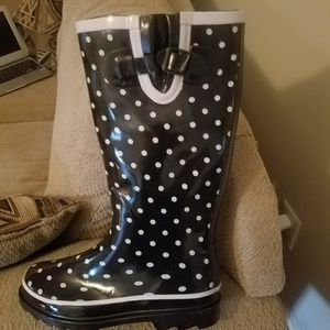 Sunnyville size 8 black & white rainboots