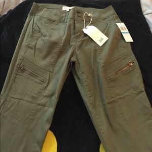Size 9 army green capris