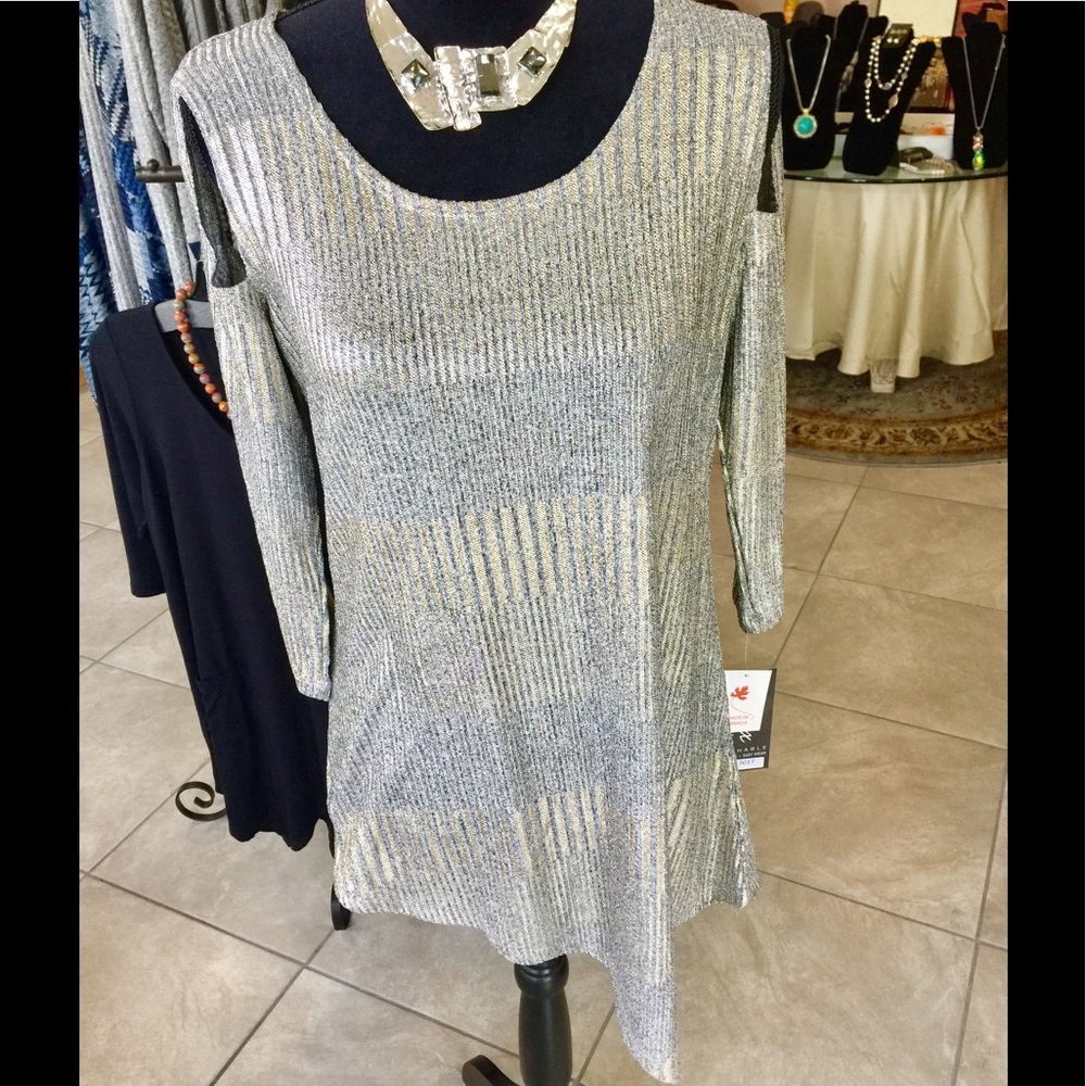 Round Neck Cold Shoulder Swash Tunic