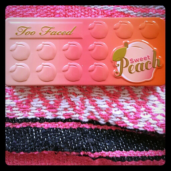 Too faced sweet peach eyeshadow pallet - Picture 1 of 2