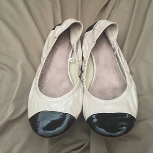 Gap Faux Pattent Flats.