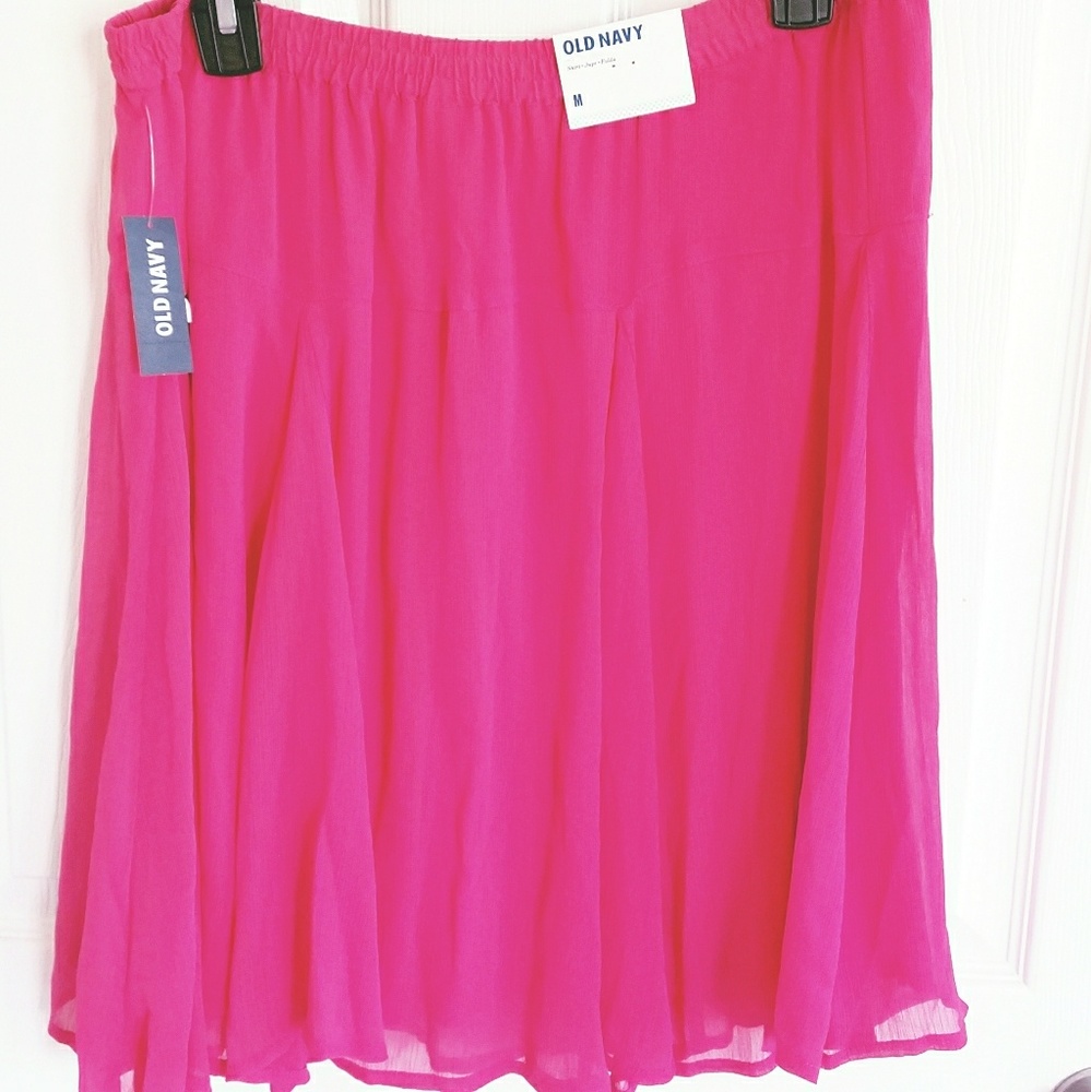 Old Navy Fushia Skirt. Brand New!