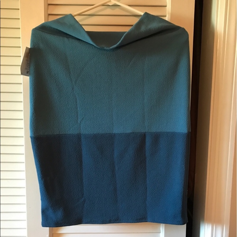 LulaRoe Cassie adorable skirt, teal and blue