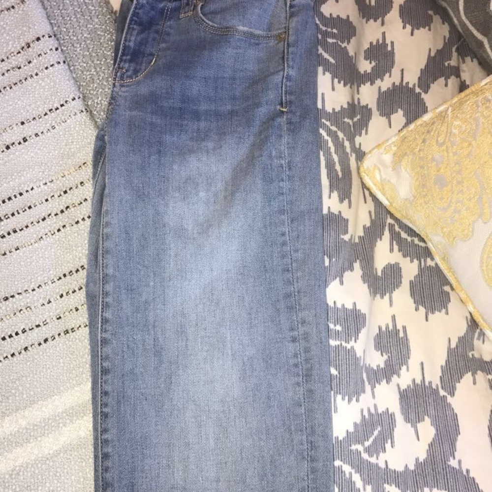 NWOT, VERY COMFORTABLE - Picture 3 of 3
