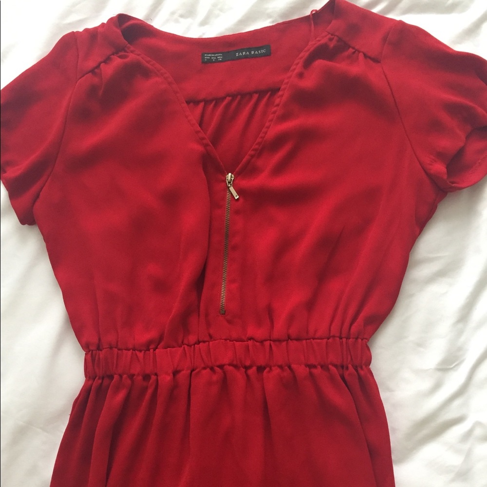 Red Zara dress! Perfect for holiday parties! 💃🏽