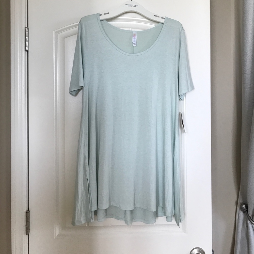 Lularoe medium perfect t