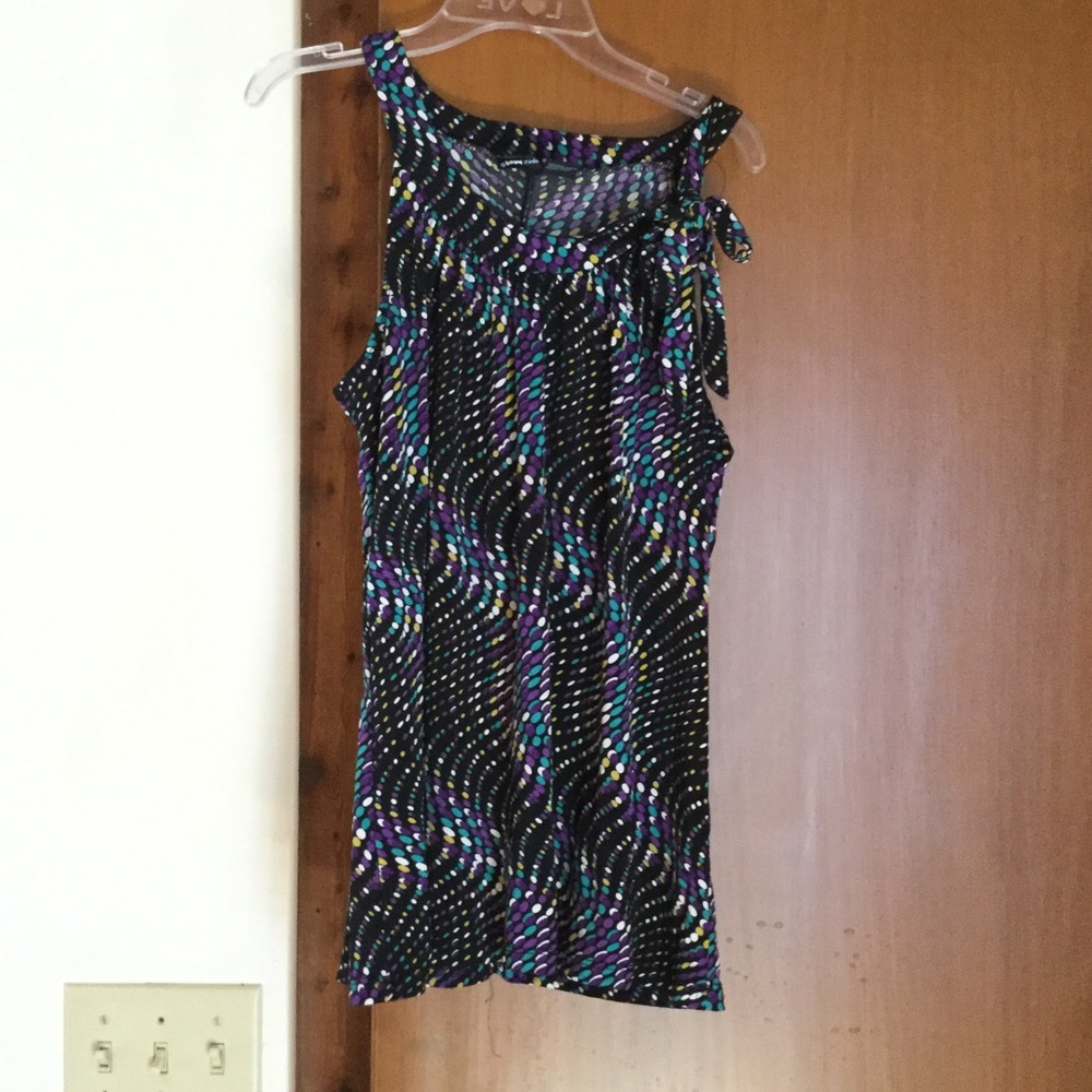 Women sleeveless top