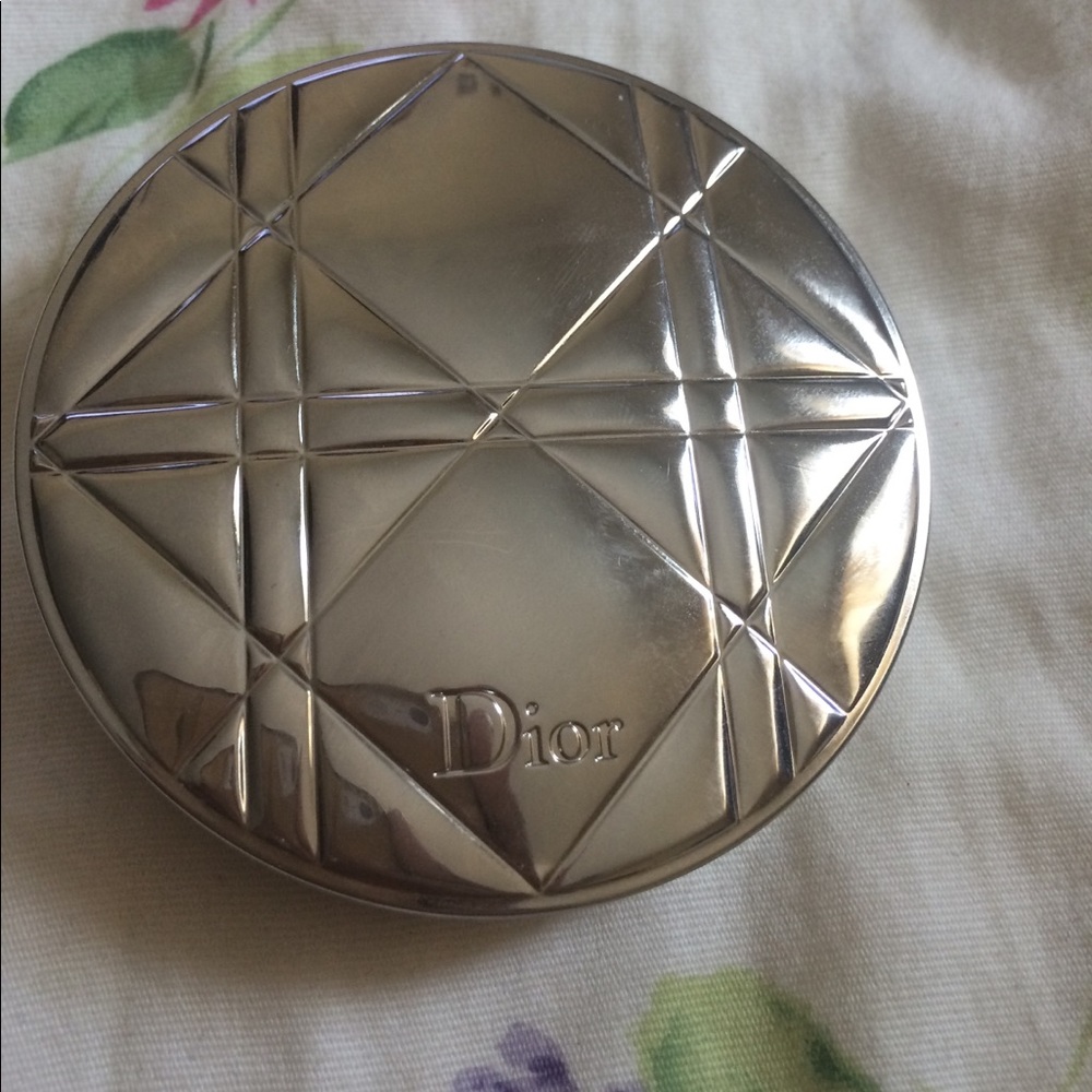 Dior nude skin highlighter