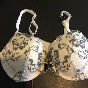 Victoria's Secret Body by Victoria push up bra 34D
