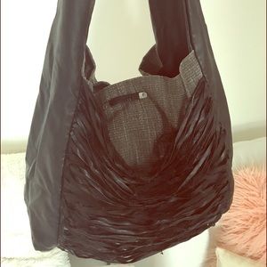 VOLCOM STRAPPY BLACK/GREY PURSE!