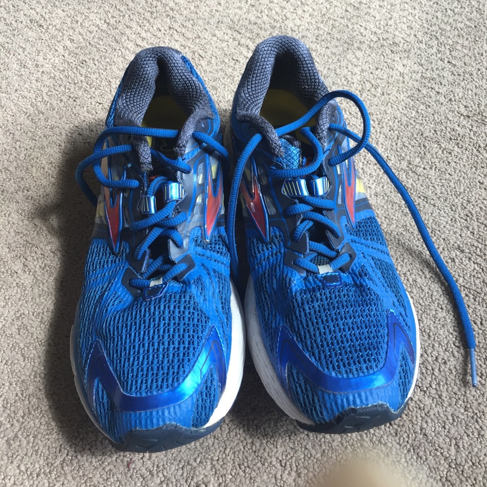 Brooks size 8.5 Ravenn sneakers