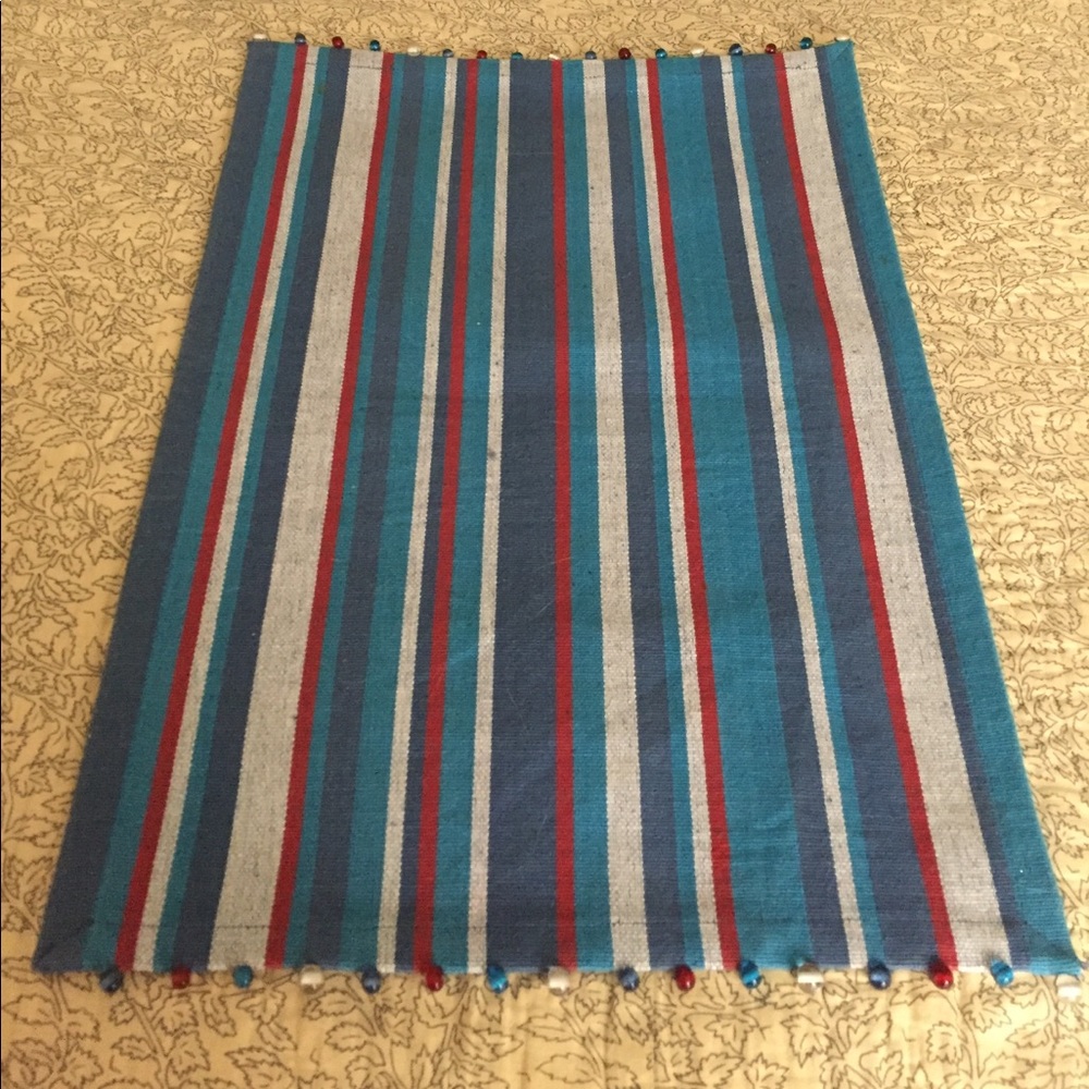 4 very nice placemats