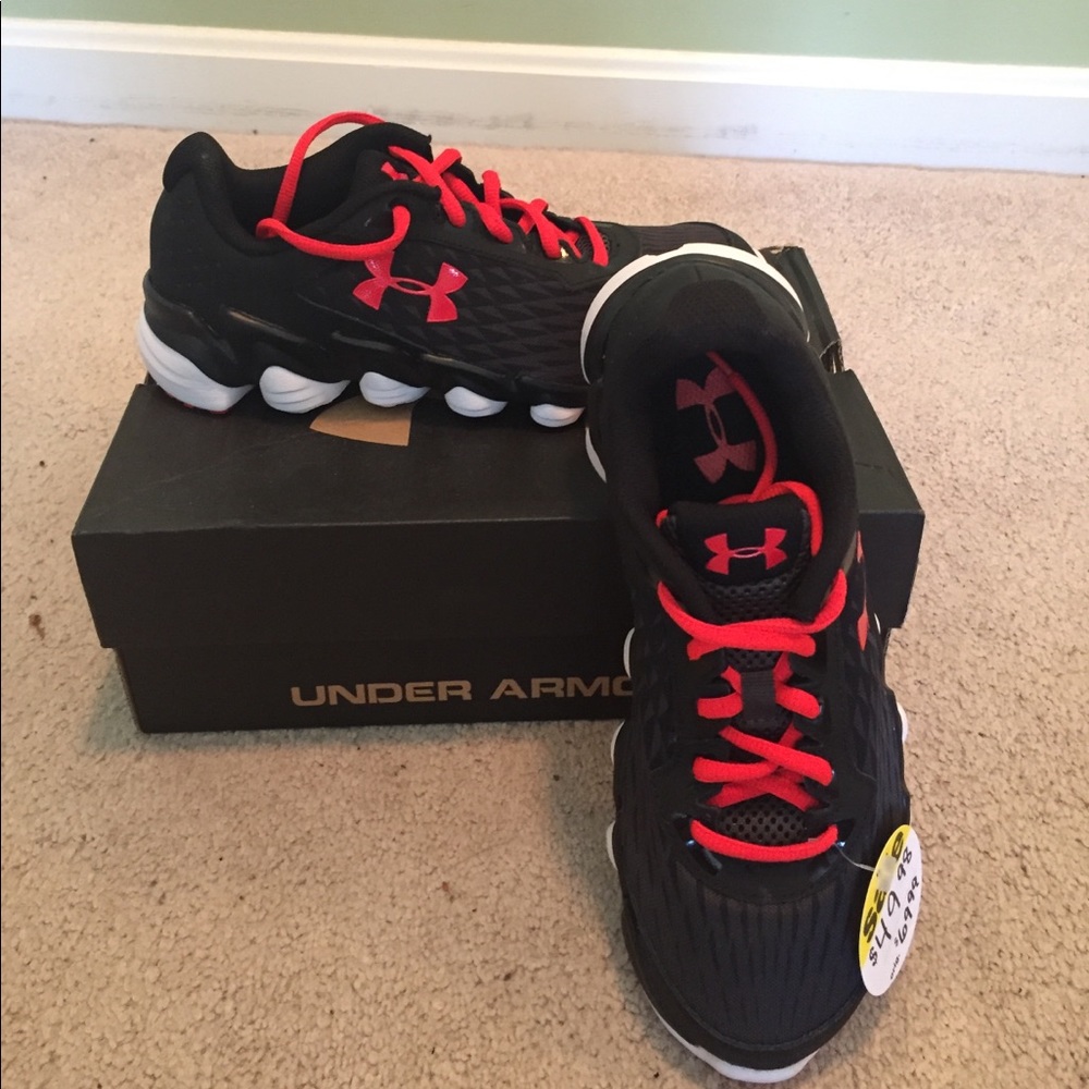 NEW Under Armour Micro G Spine Disrupt Sneakers