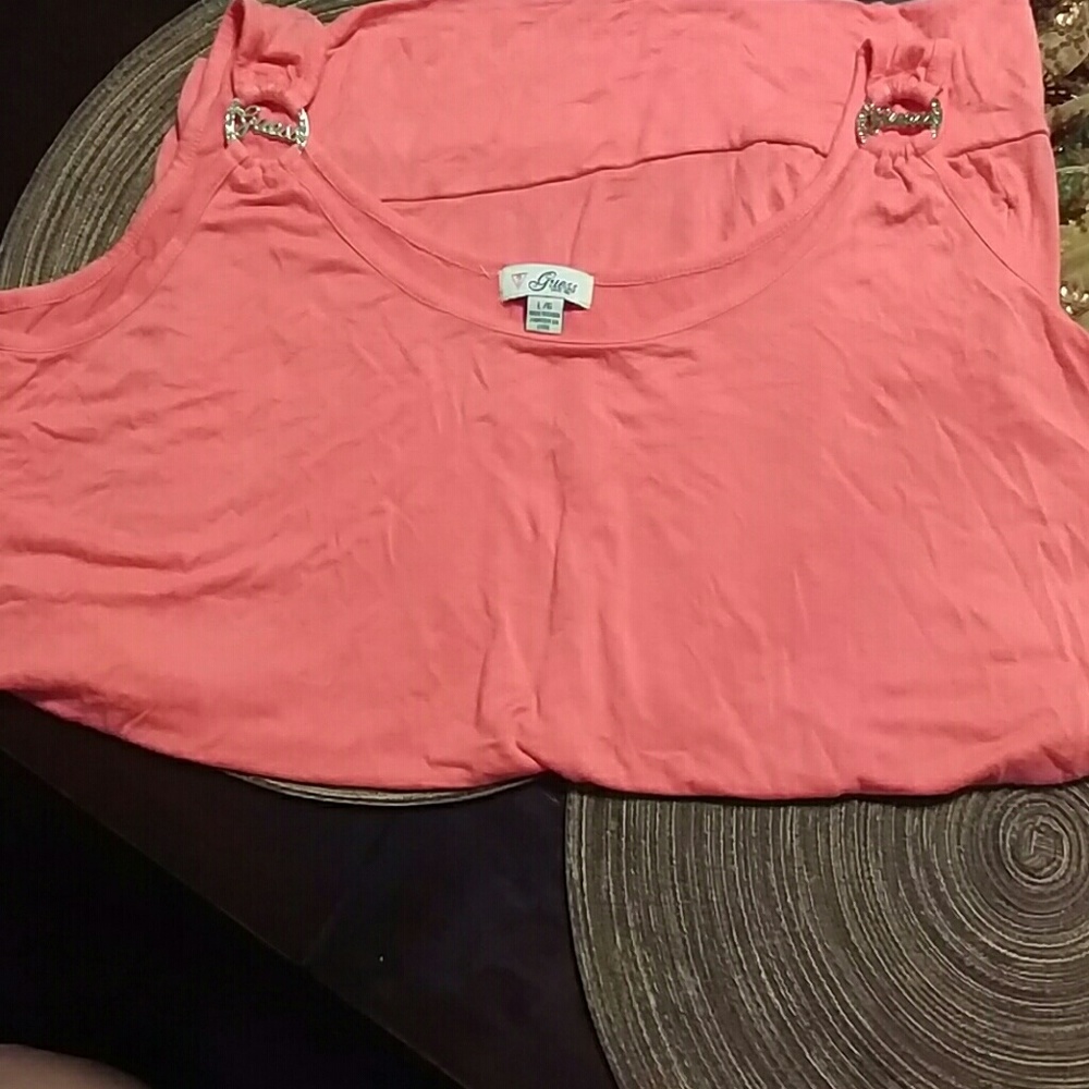 Guess shoulder out shirt