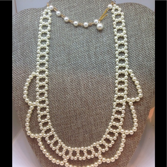 Elegant & Unique Simulated Pearl Necklace - Picture 1 of 2