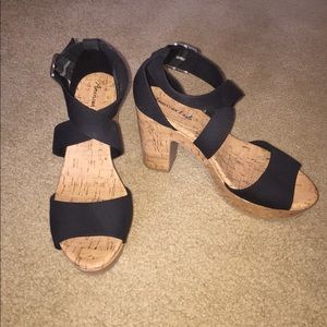 Strap, chunk cork heels!
