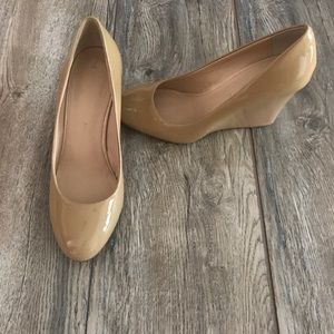 Banana Republic Nude/Tan Wedge Heels sz 8