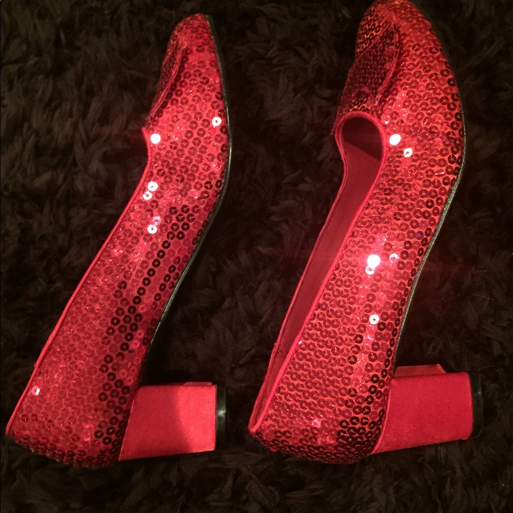 Ruby red costume shoes. EUC. Size 10.